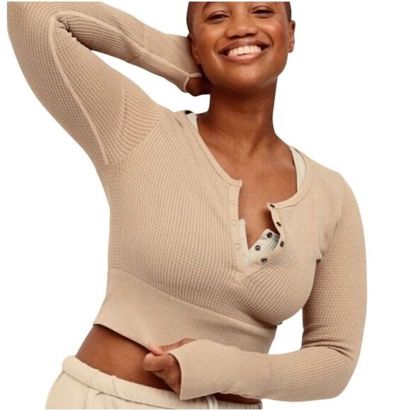 Aerie Offline Main Squeeze Waffle Crop Henley. Tan. Small - Picture 1 of 10
